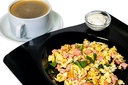 Завтрак (яичница с сосиской +чай) (порц)
